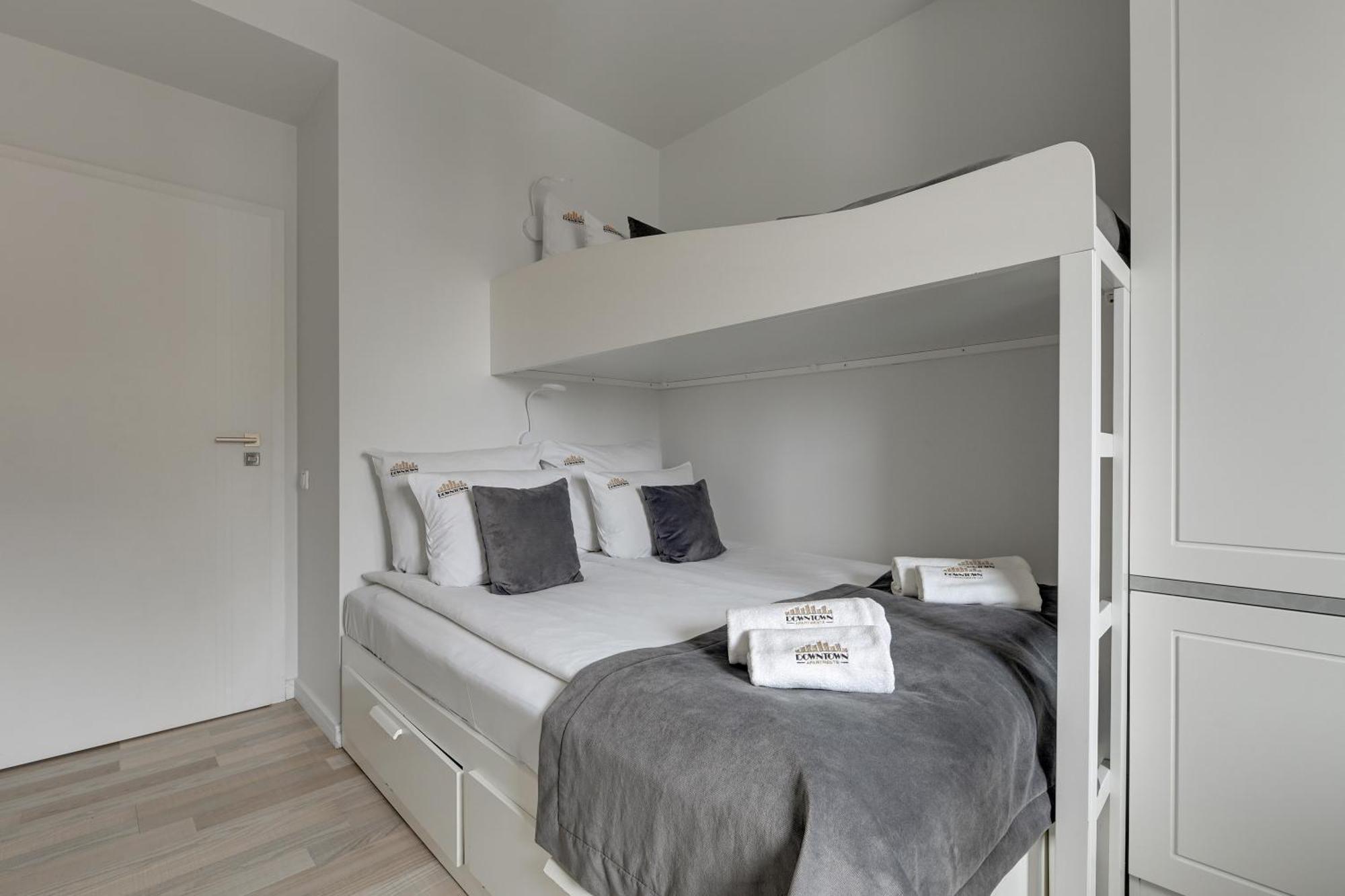 Waterlane Riverside - Spa, Pool, Gym & Parking By Downtown Apartments グダニスク 部屋 写真